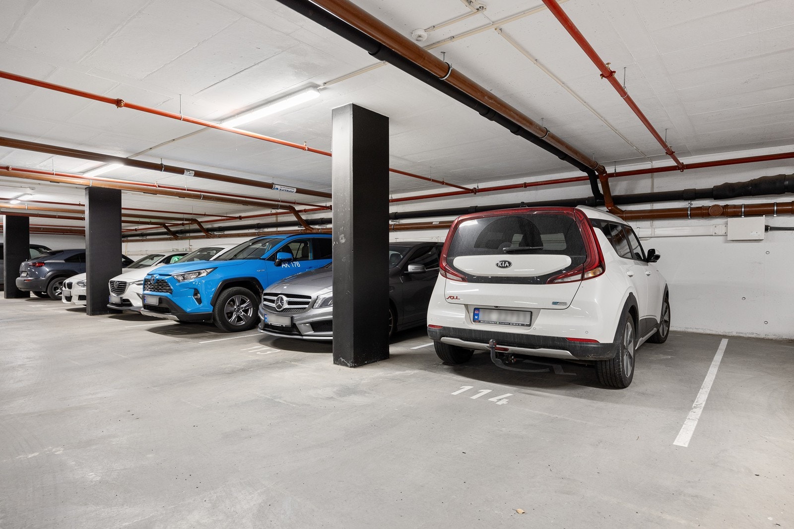 Med leiligheten følger to parkeringsplasser (nr 113 og 114). Plass nr 114 er utstyrt med ladeboks for elbil lading. Galleribilde