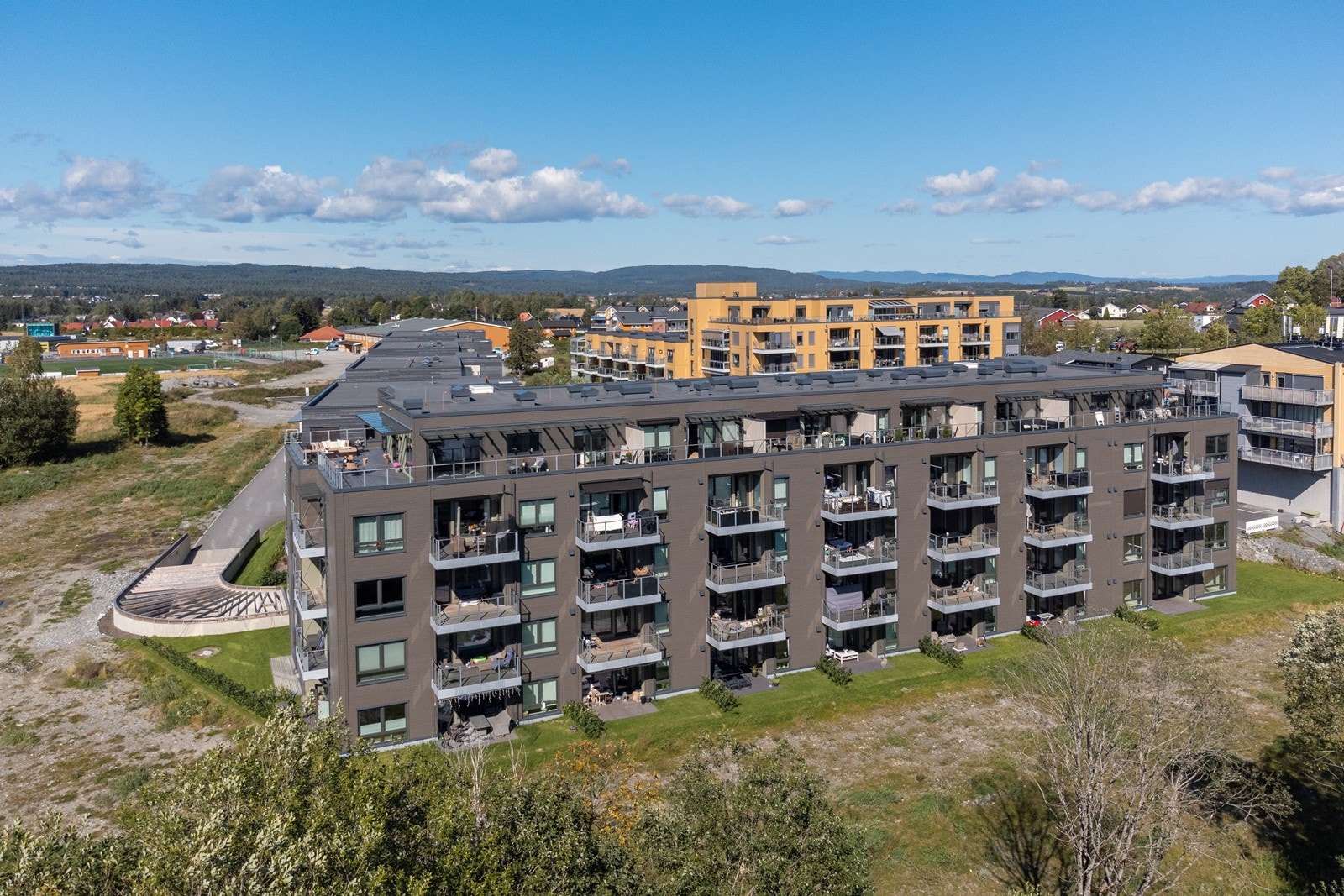 Leiligehten ligger i øverste etasje til venstre. Galleribilde