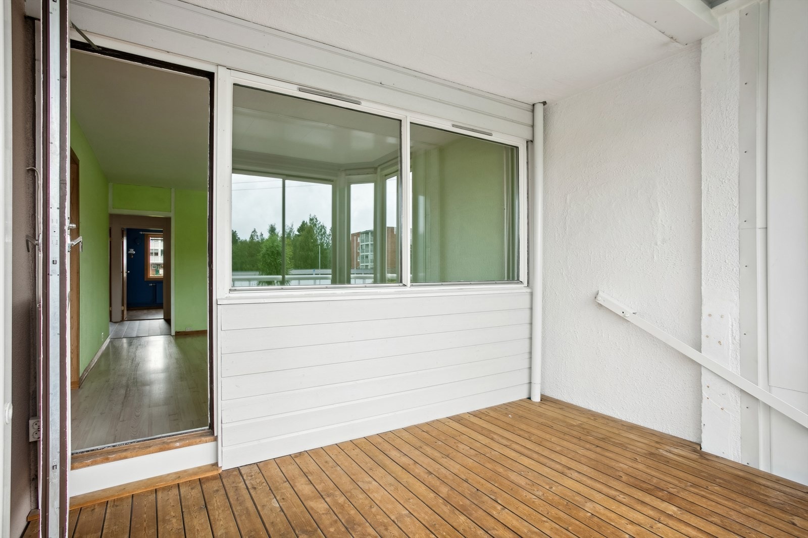 Nord/vest-vendt innglasset balkong på ca. 11 kvm Galleribilde