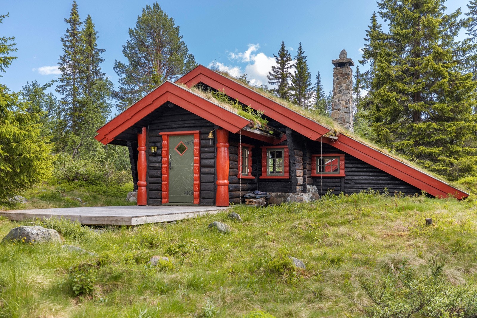 Stuedel i hovedhytte er opprinnnelig et gammelt laftet bygg fra ca. 1800-tallet Galleribilde