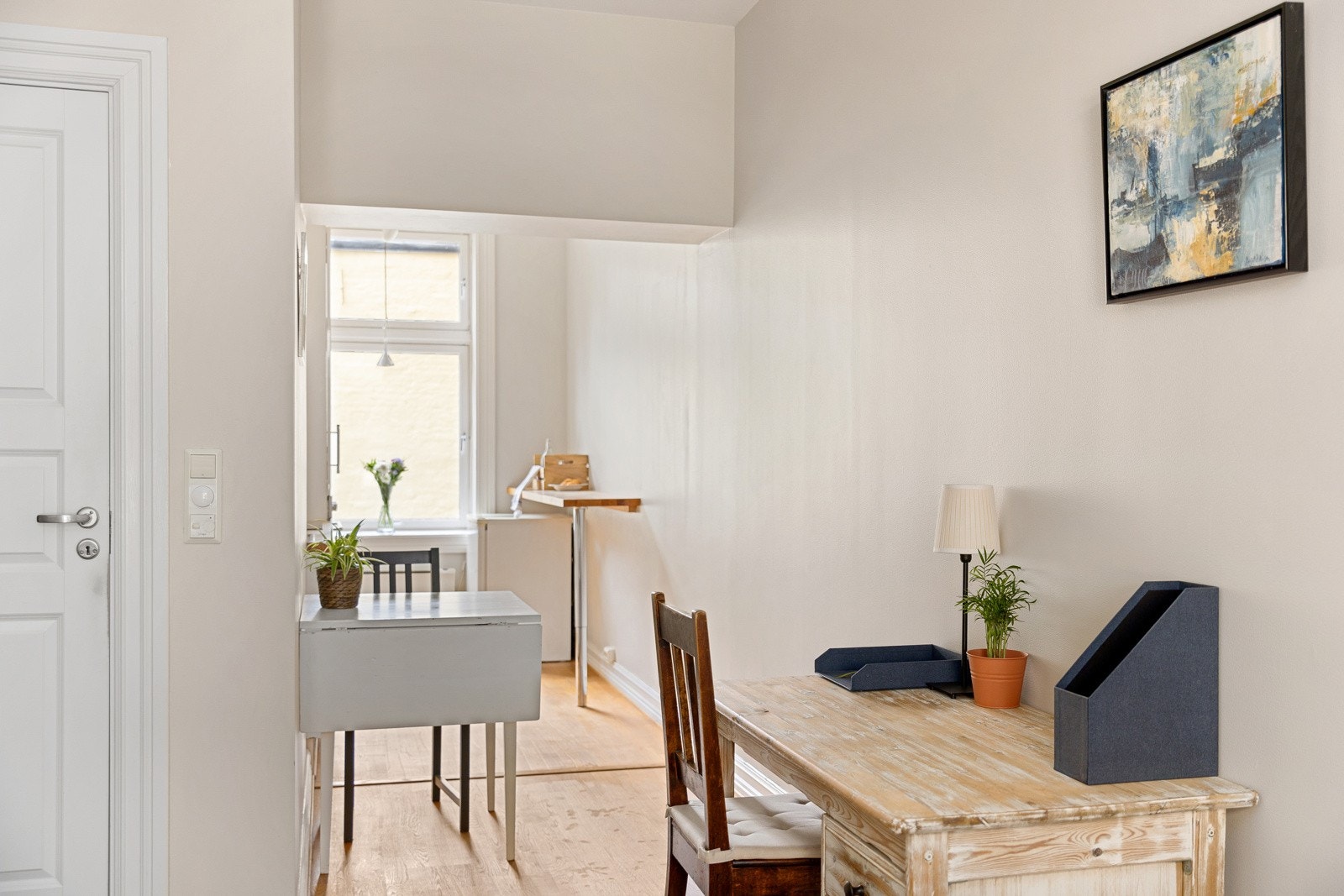 Og plass til en veldig praktisk arbeidsstasjon. Galleribilde