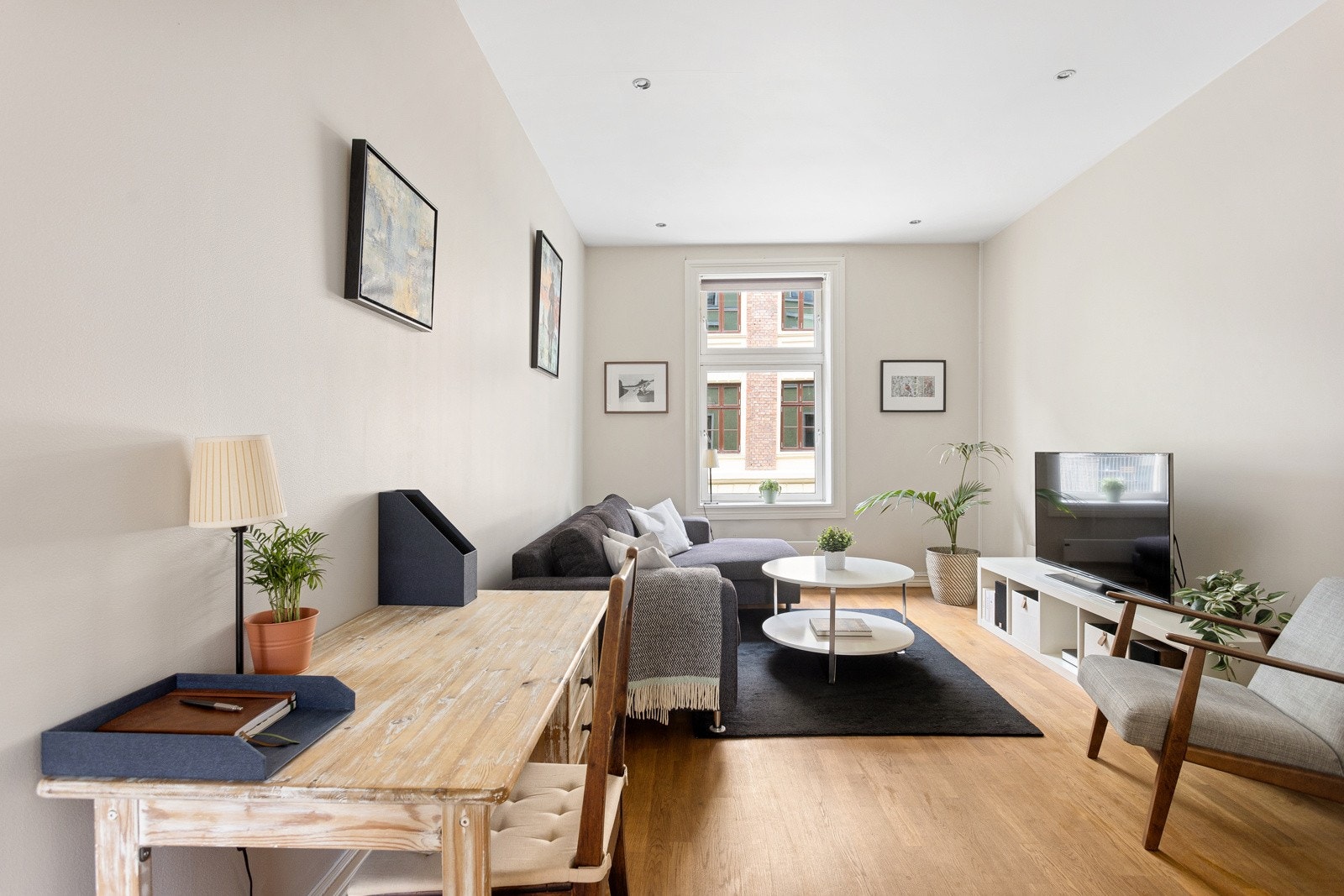 God plass til sofagruppe, stuebord og tv-benk Galleribilde