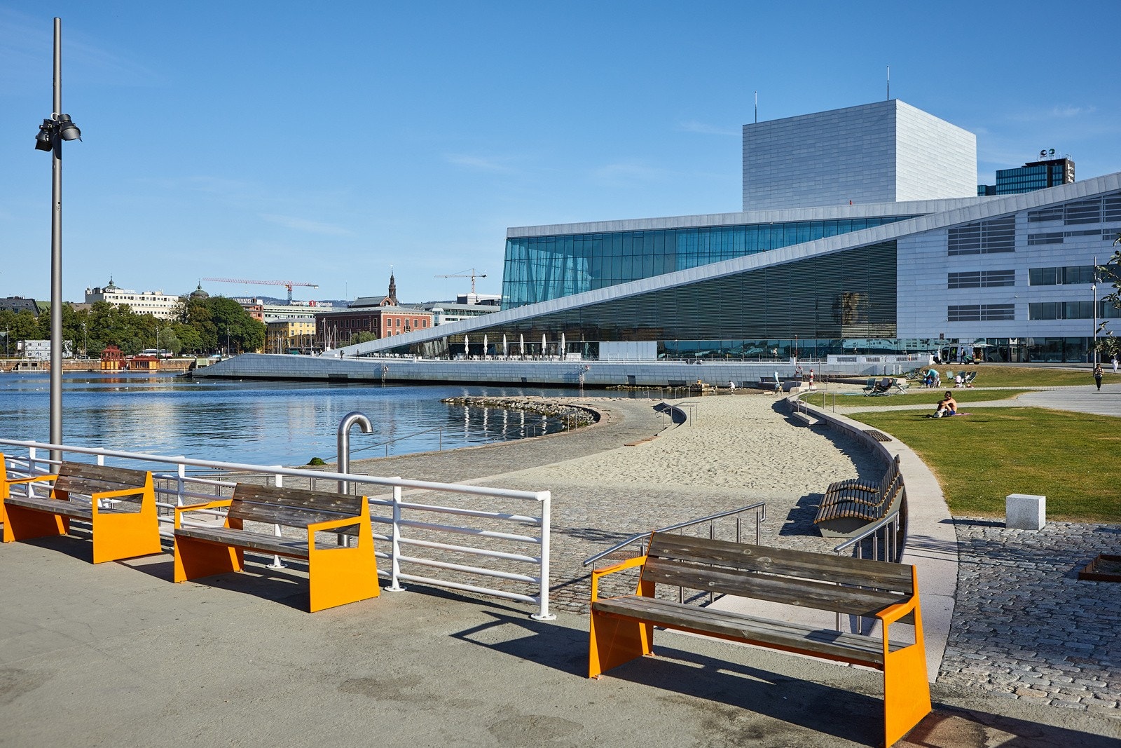 10 minutter unna er det gode bademuligheter ved Bjørvika og Sørenga. Galleribilde