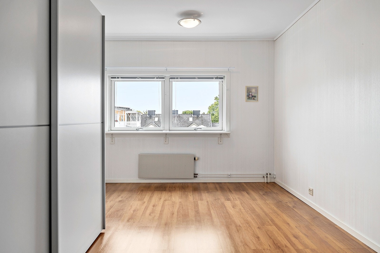 Soverom med garderobeskap Galleribilde