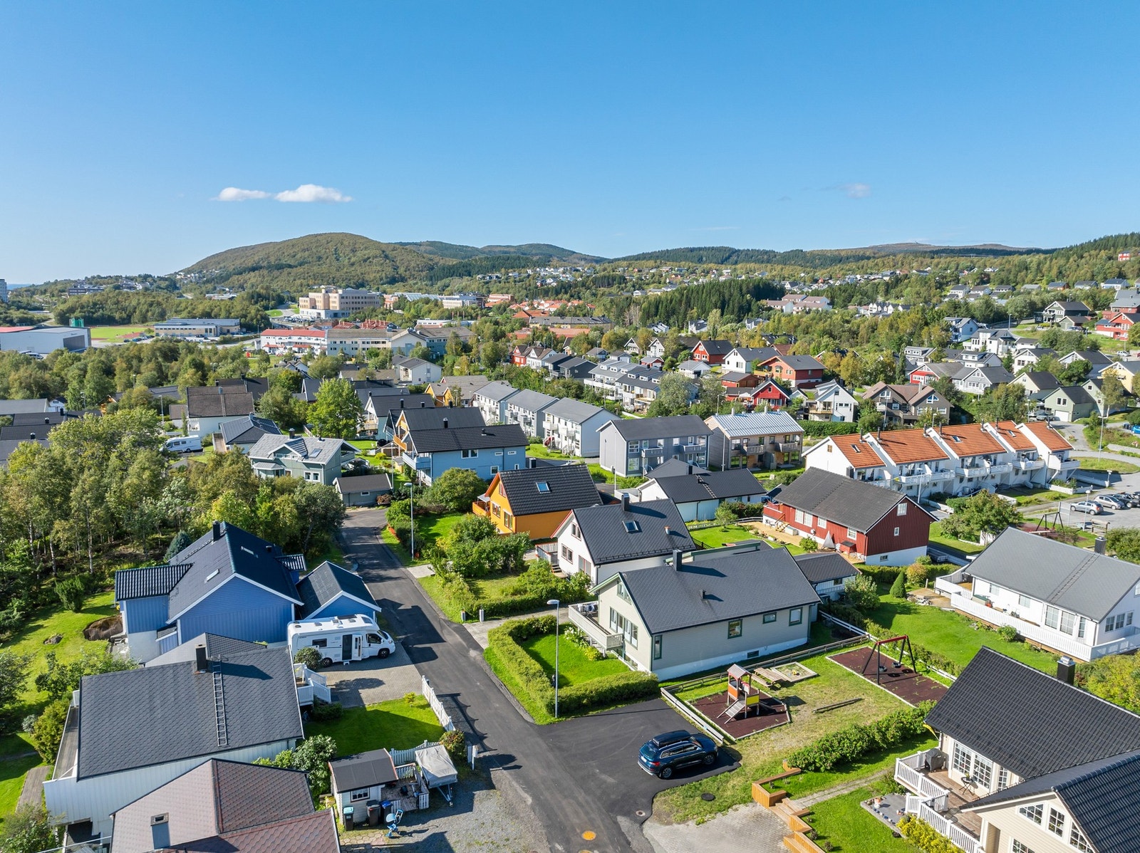 Askeladden 19 ligger i en rolig blindgate i nabolaget Trollmyra/Greisdalslia. Galleribilde