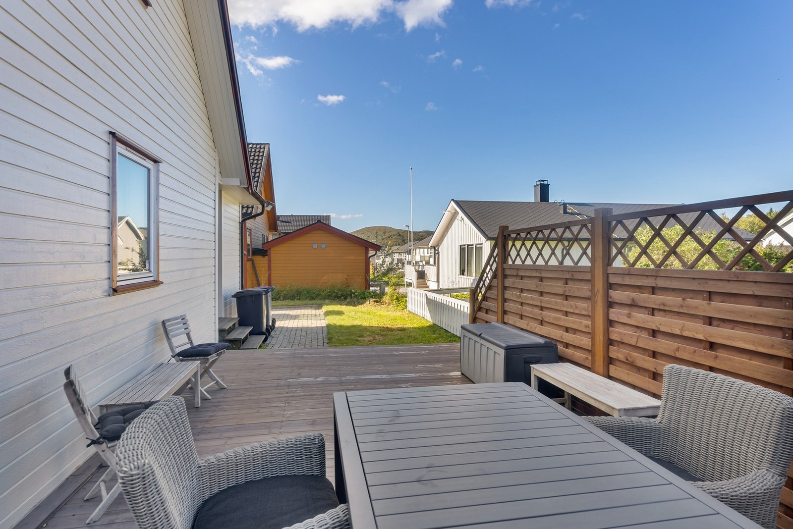 Uteområdet har gode solforhold. Galleribilde
