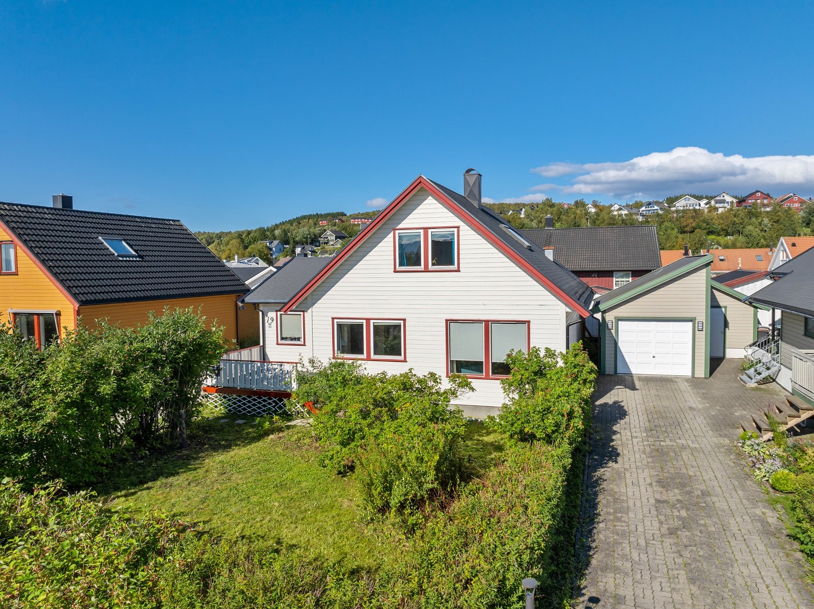 Boligen har plenareal med mange muligheter. Galleribilde