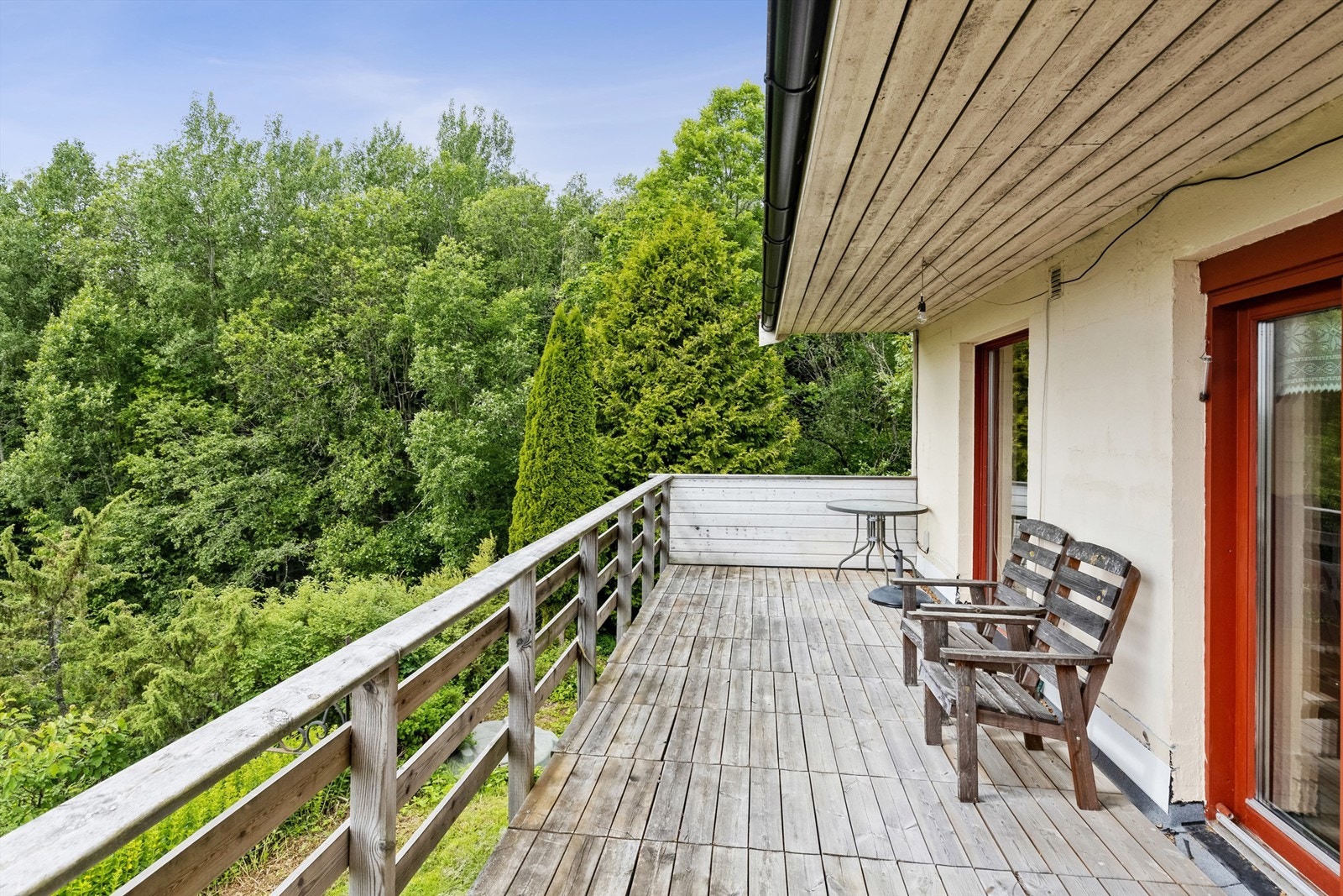 Det er plass til diverse hagemøbler Galleribilde