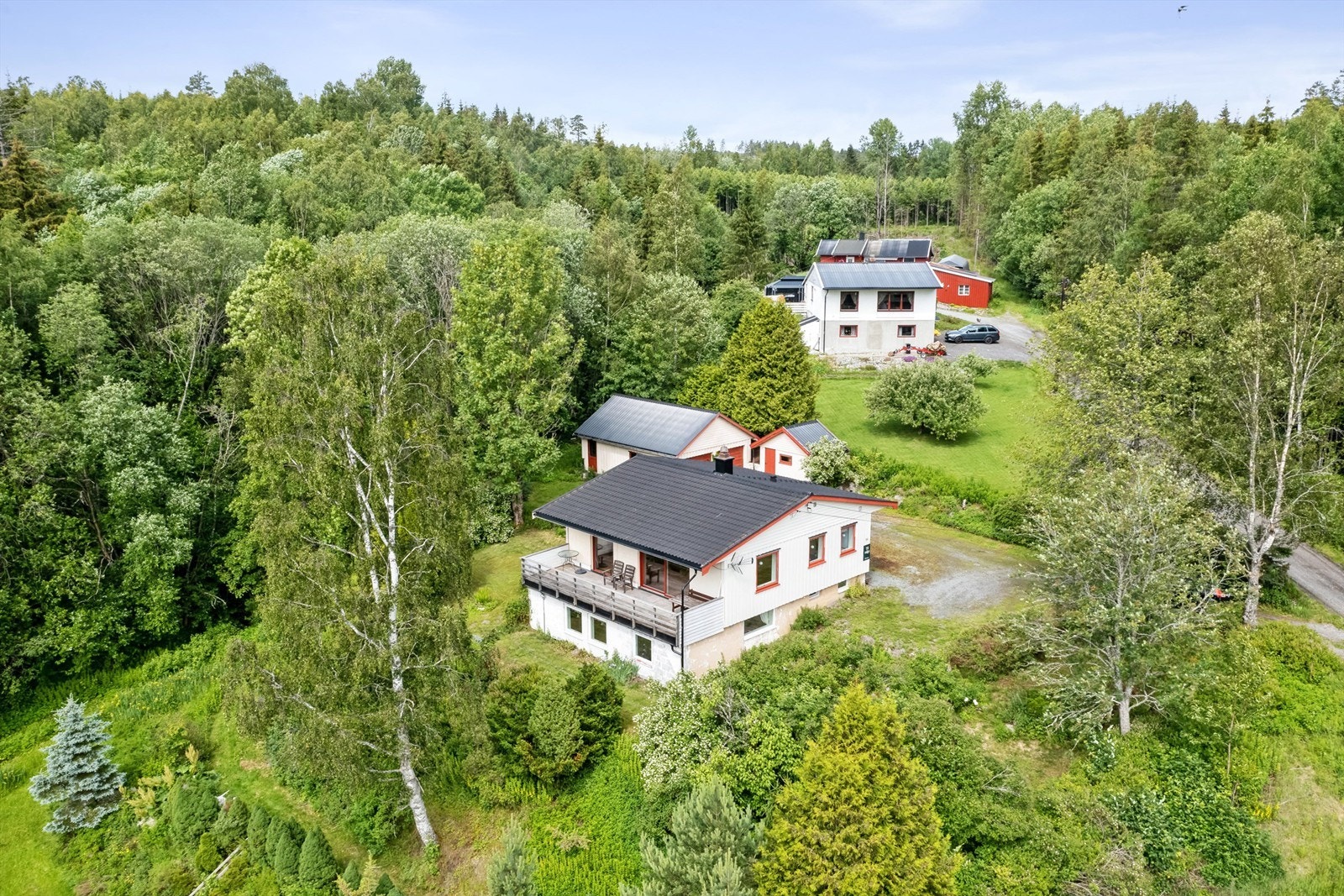 Kollektivtilbudet på Tomter består av buss og tog Galleribilde