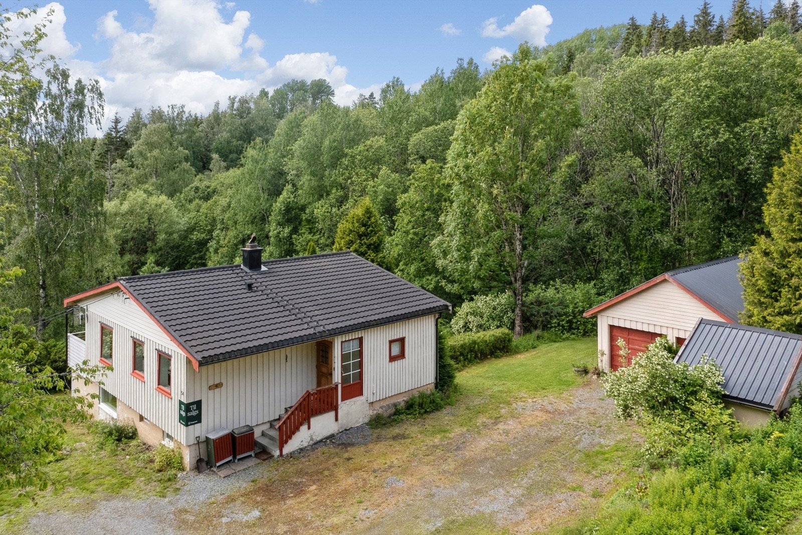 Det er ca. 6 minutter å kjøre til Tomter sentrum Galleribilde