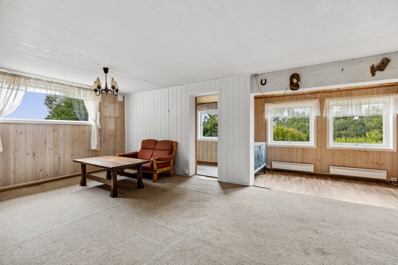 Kjelleren er delvis innredet med kjellerstue, bad og soverom Galleribilde