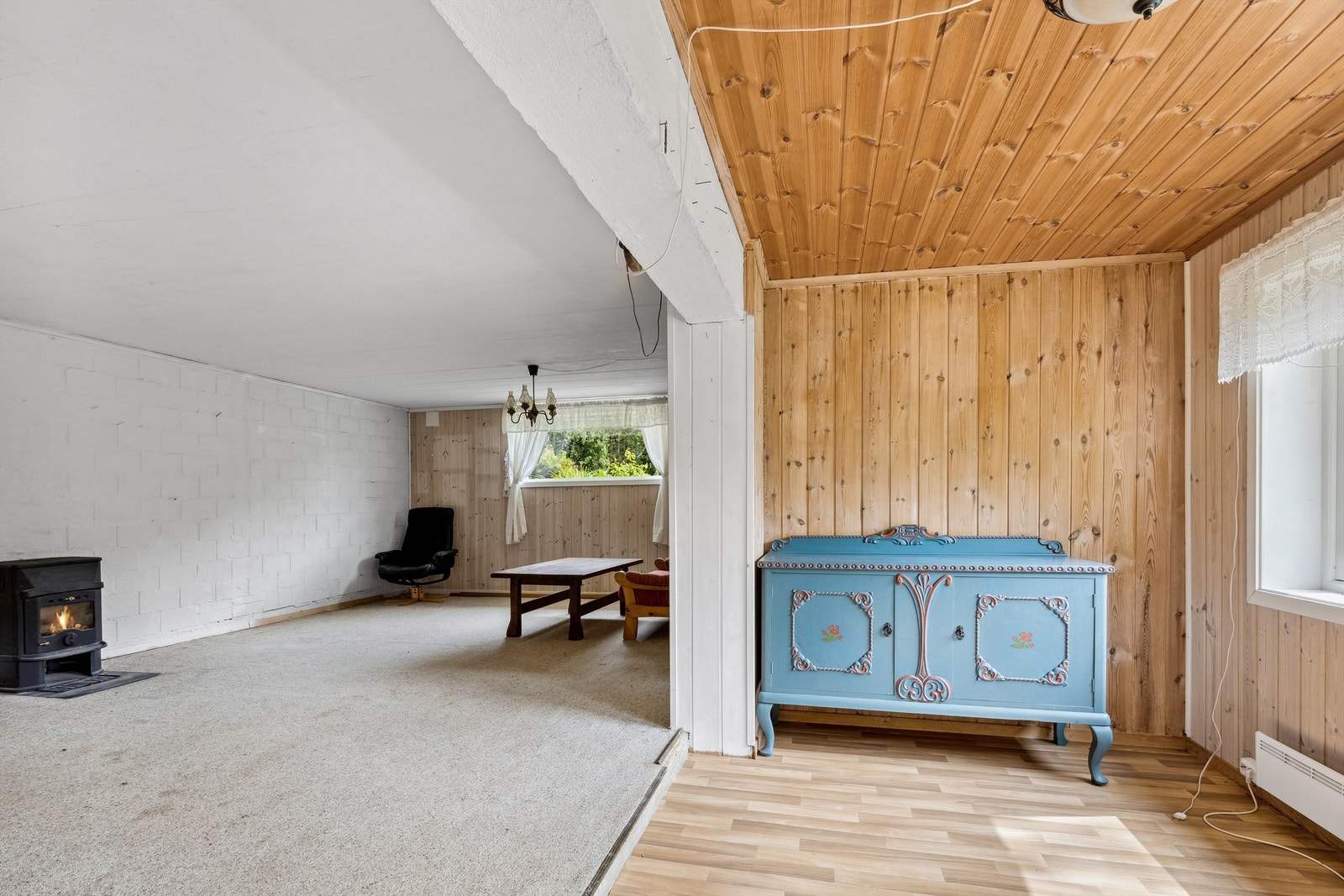 I kjelleren er det montert peisovn Galleribilde