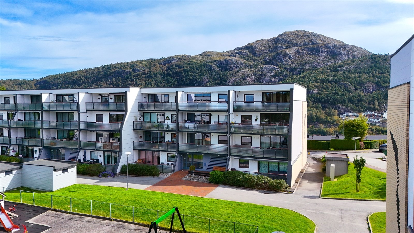 Et veldrevet borettslag sentralt i Brønndalen, med kort vei til "alt"! Galleribilde