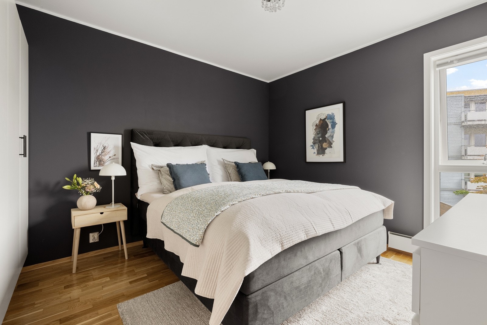 Leiligheten har to soverom der begge har tilkomst fra entreen. Galleribilde