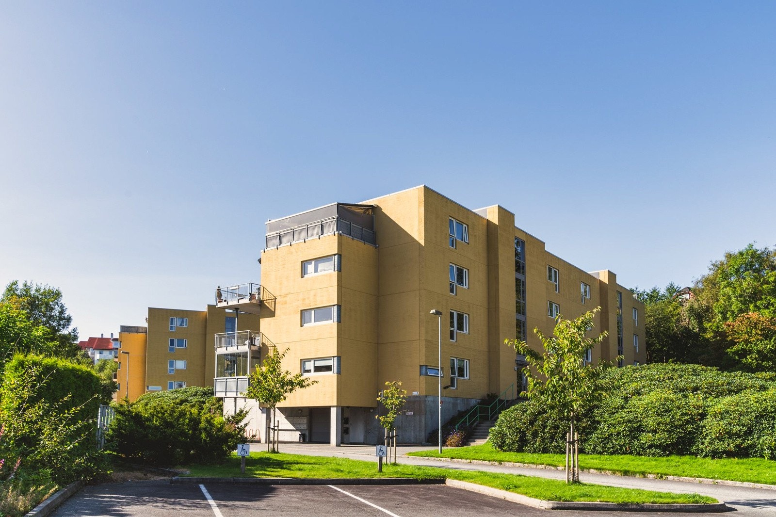 Sameiet ligger flott til på Søreide med nærhet til det alt man trenger i hverdagen. Galleribilde