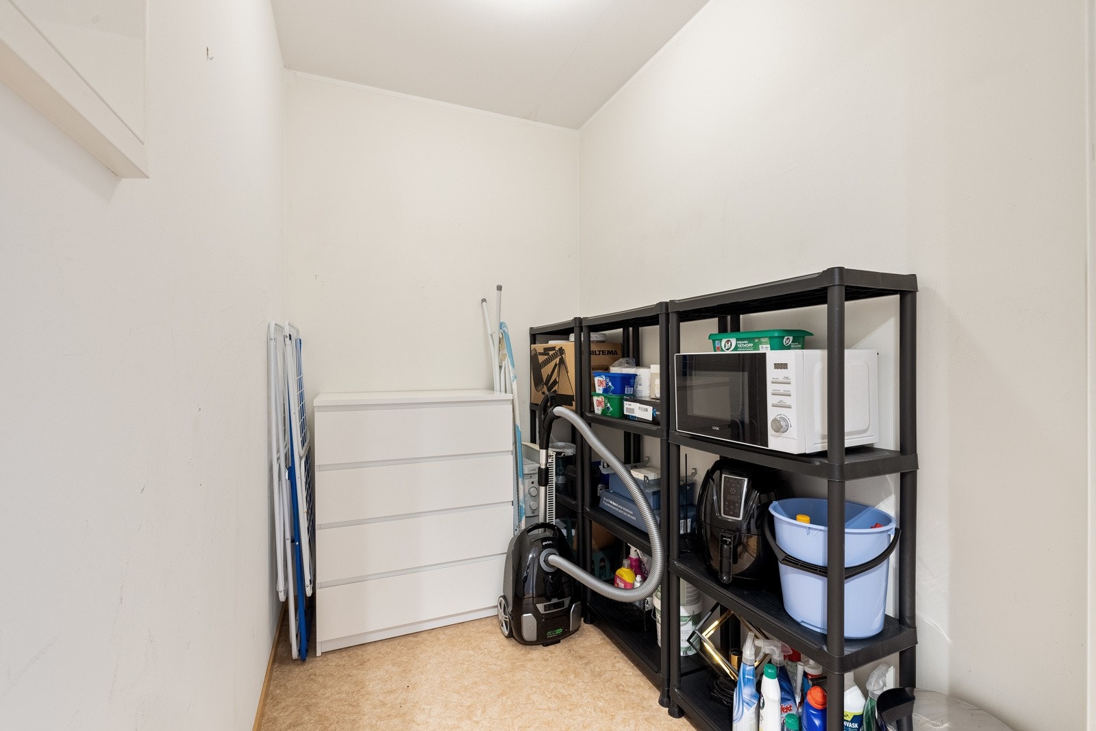 Leiligheten har også en innvendig bod på 7 kvm, samtidig som den disponerer en bod i fellesarealet på 8 kvm. Galleribilde