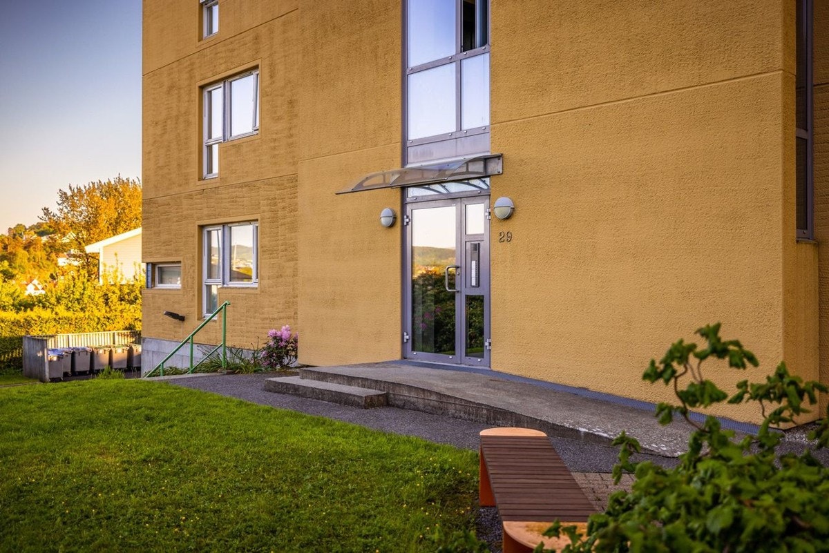 Sameiet består av 72 fordelt på 3 lavblokker og rekkehus. Galleribilde