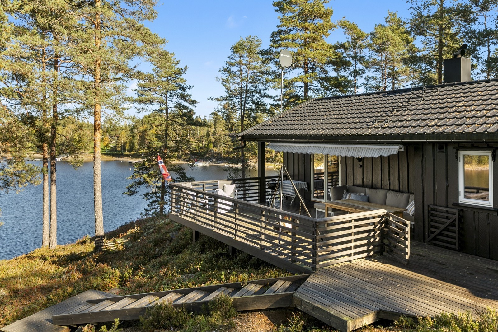 Fasade, vestvendt terrasse! Galleribilde
