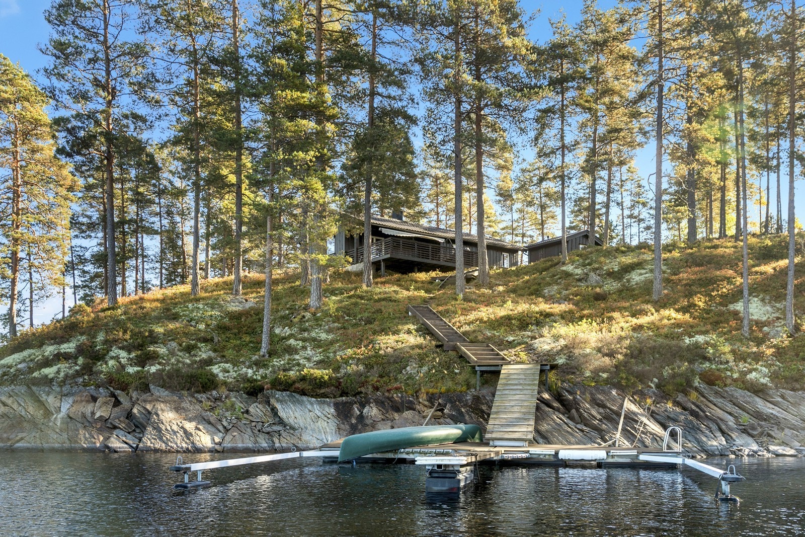 Fra bryggen og veie opp til hytta! Galleribilde