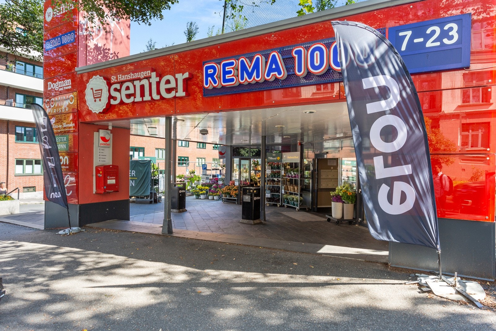 St. Hanshaugen senter ligger i umiddelbar nærhet med blant annet Rema1000, apotek, renseri, treningssenter og frisør. Galleribilde