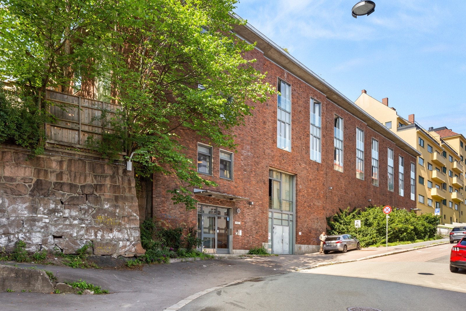 Byggets inngangsparti. Galleribilde