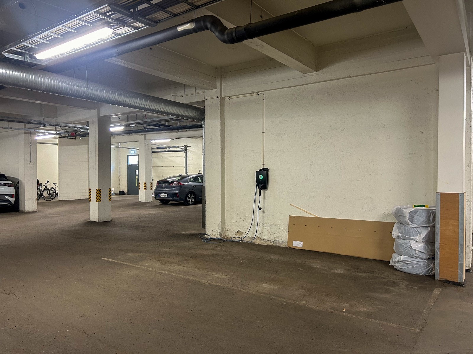 Kjøper gis opsjon på kjøp av garasjeplass nr. 10 til kr. 650 000,- + omkostninger. Galleribilde