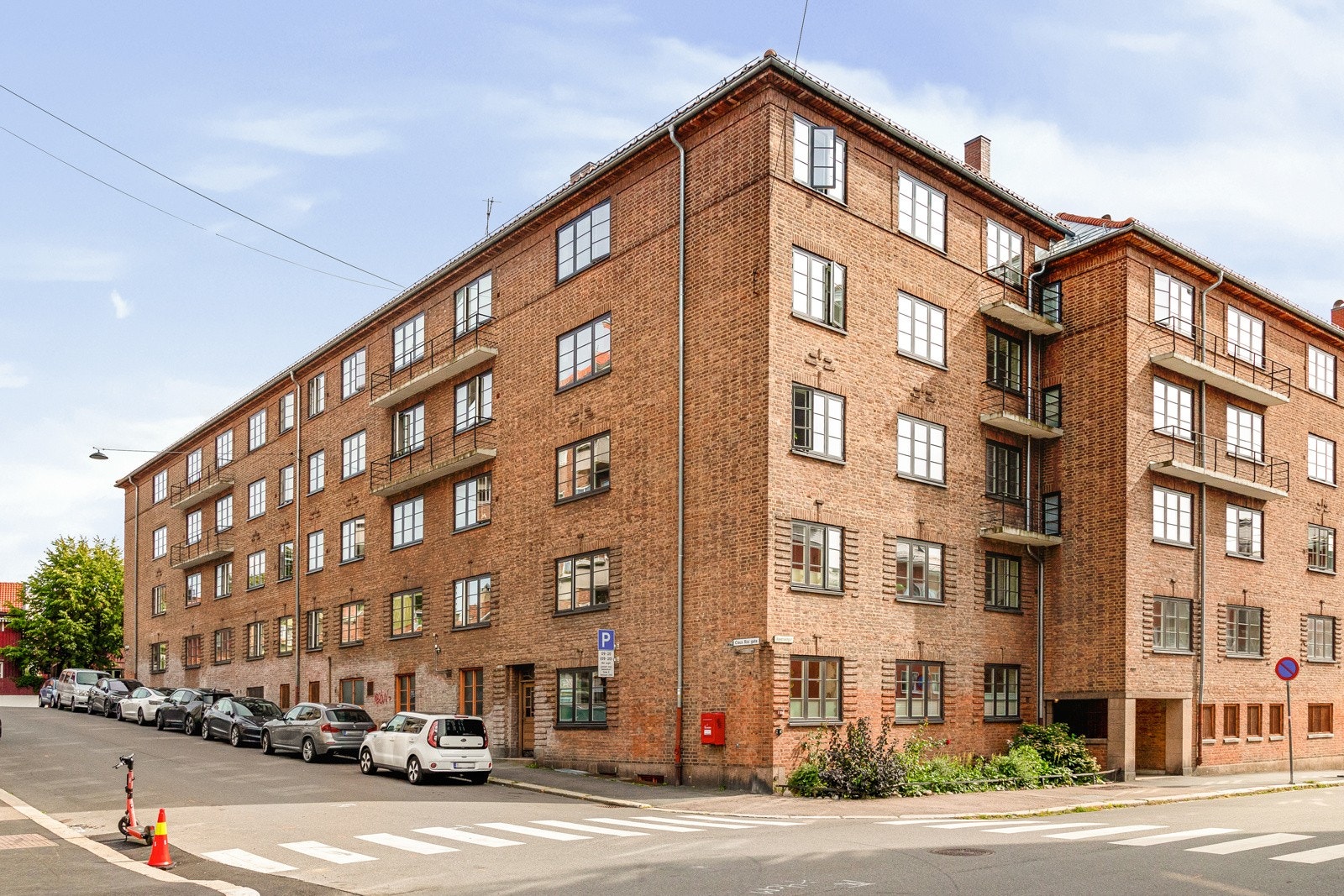 Borettslaget består av 97 andelsleiligheter og ligger i et stille område ovenfor Alexander Kiellans plass og like ved Iladalen! Galleribilde