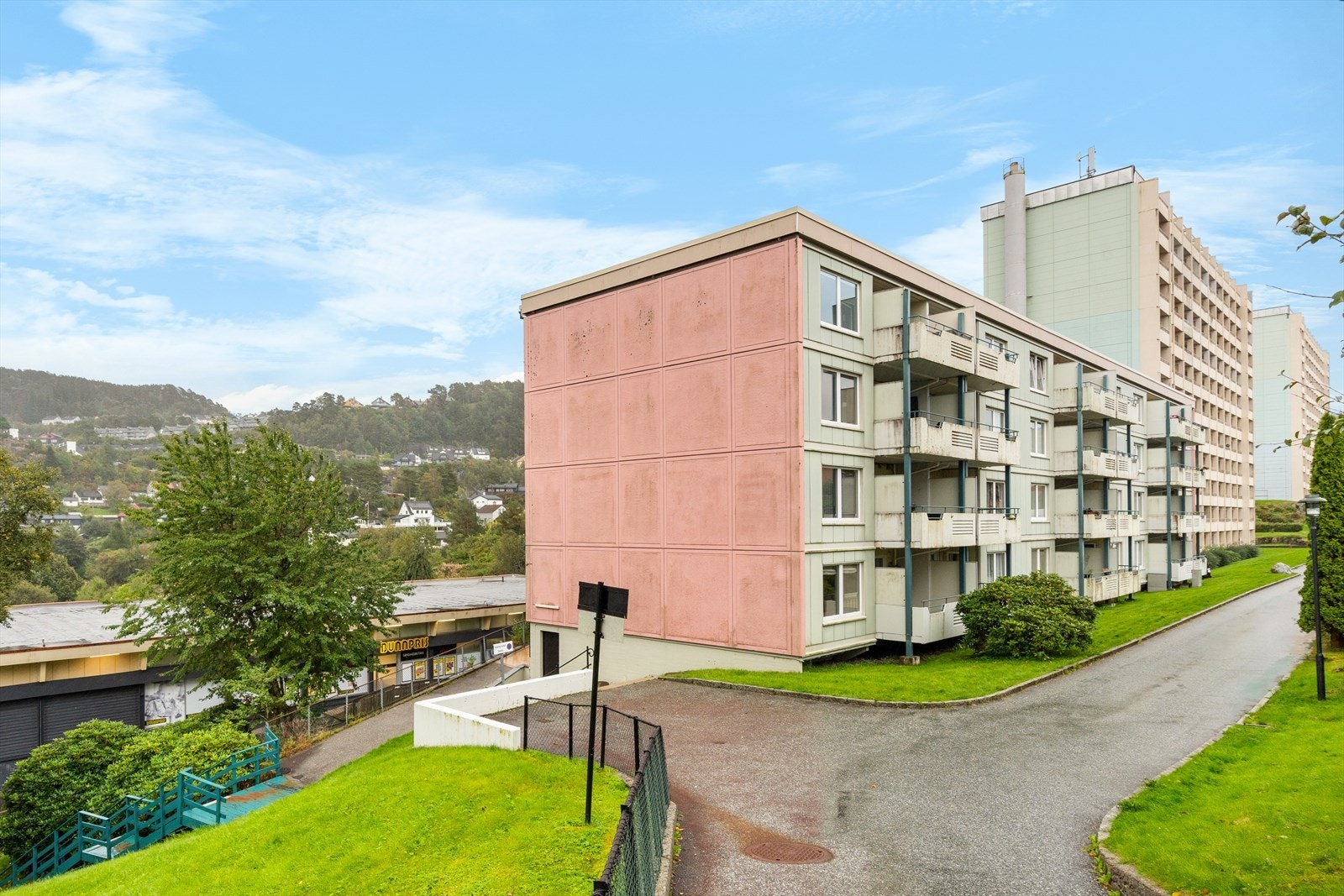 Nydelig 3-roms leilighet med balansert ventilasjon og romslig solrik terrasse. 2 store soverom, nytt bad i 2019 Galleribilde