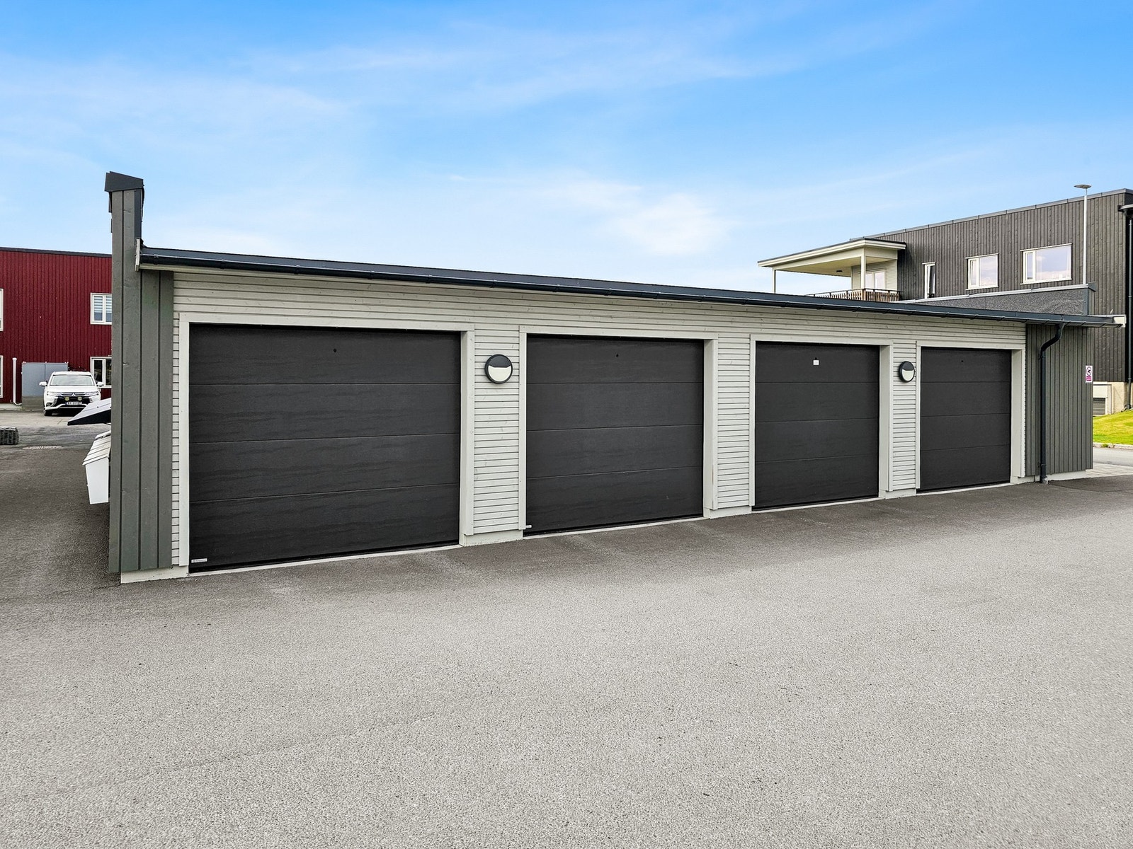 Garasje følger med leiligheten. Galleribilde