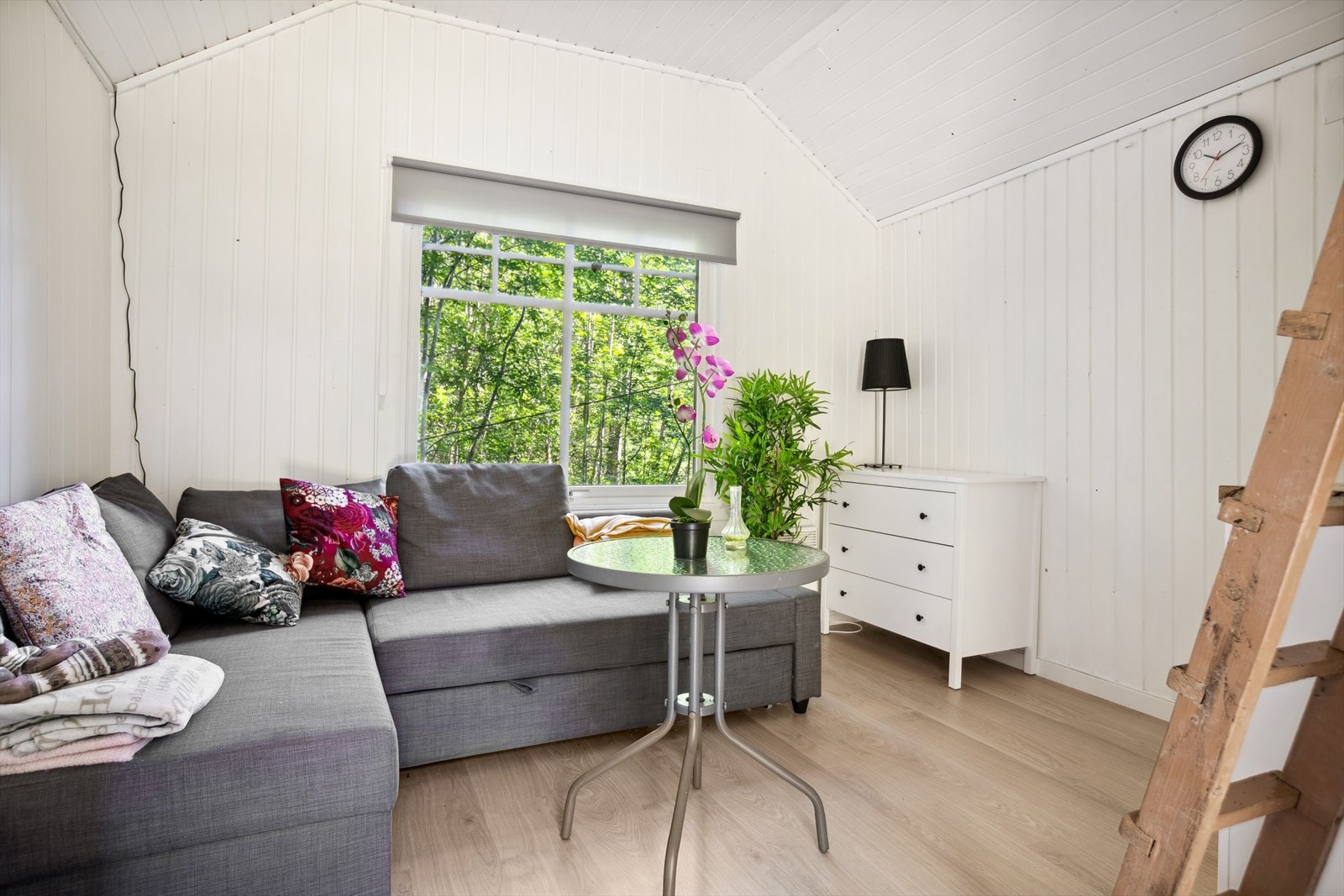 Oppusset uthus/anneks med stue Galleribilde