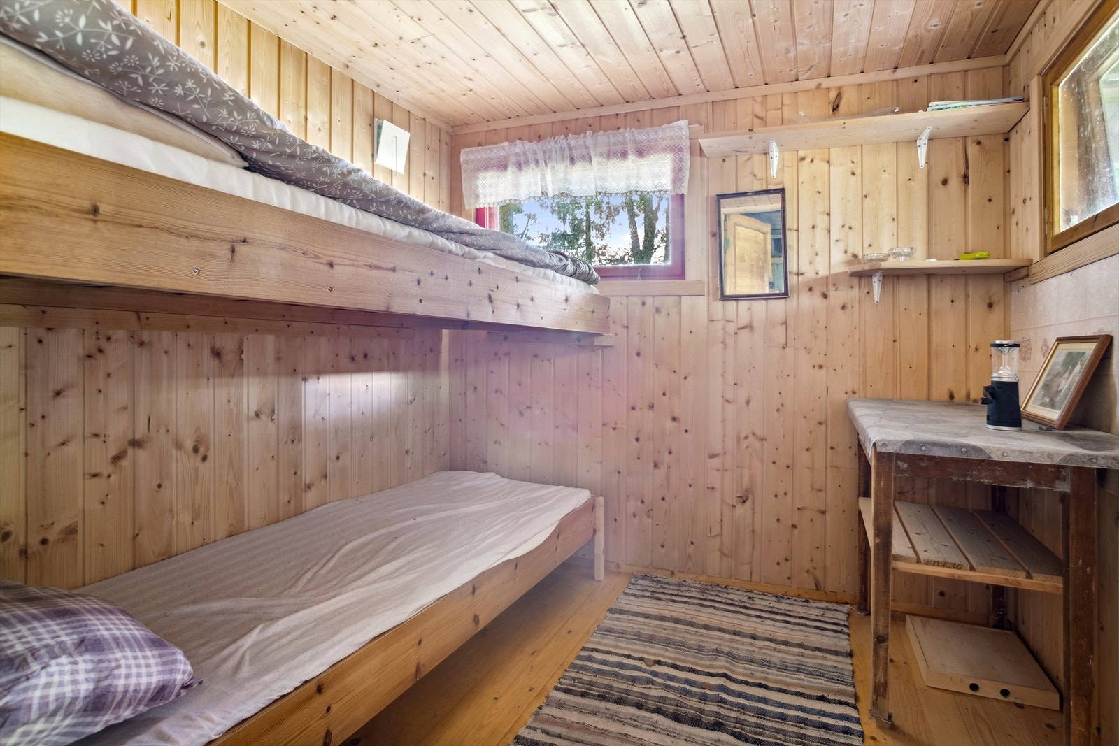 Rom i uthus/anneks brukt som soverom Galleribilde