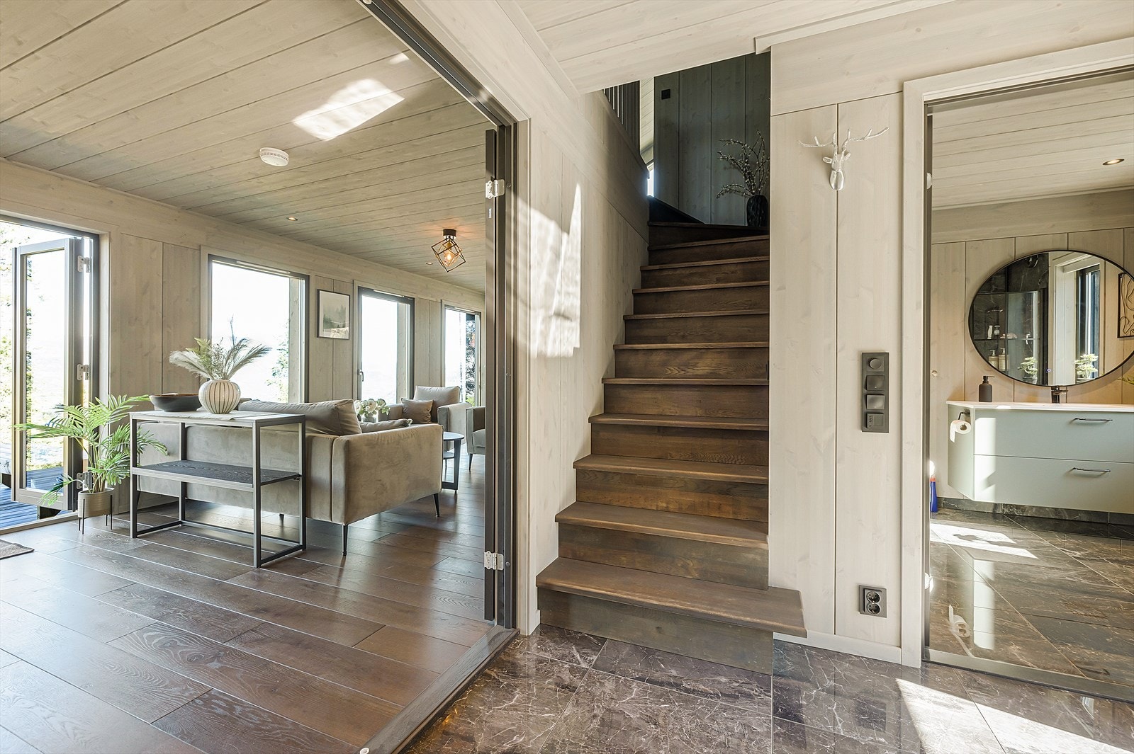 Fra gangen har du adkomst til 2. etasjen. Galleribilde