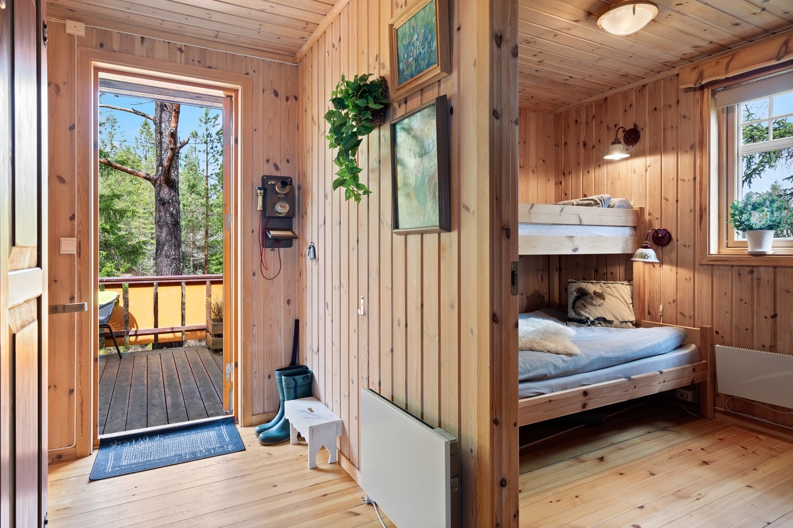 Velkommen inn i hytta! Gang og soverom. Galleribilde
