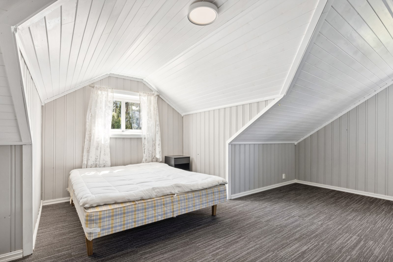 Loftstue/ soverom - ikke godkjent for varig opphold Galleribilde