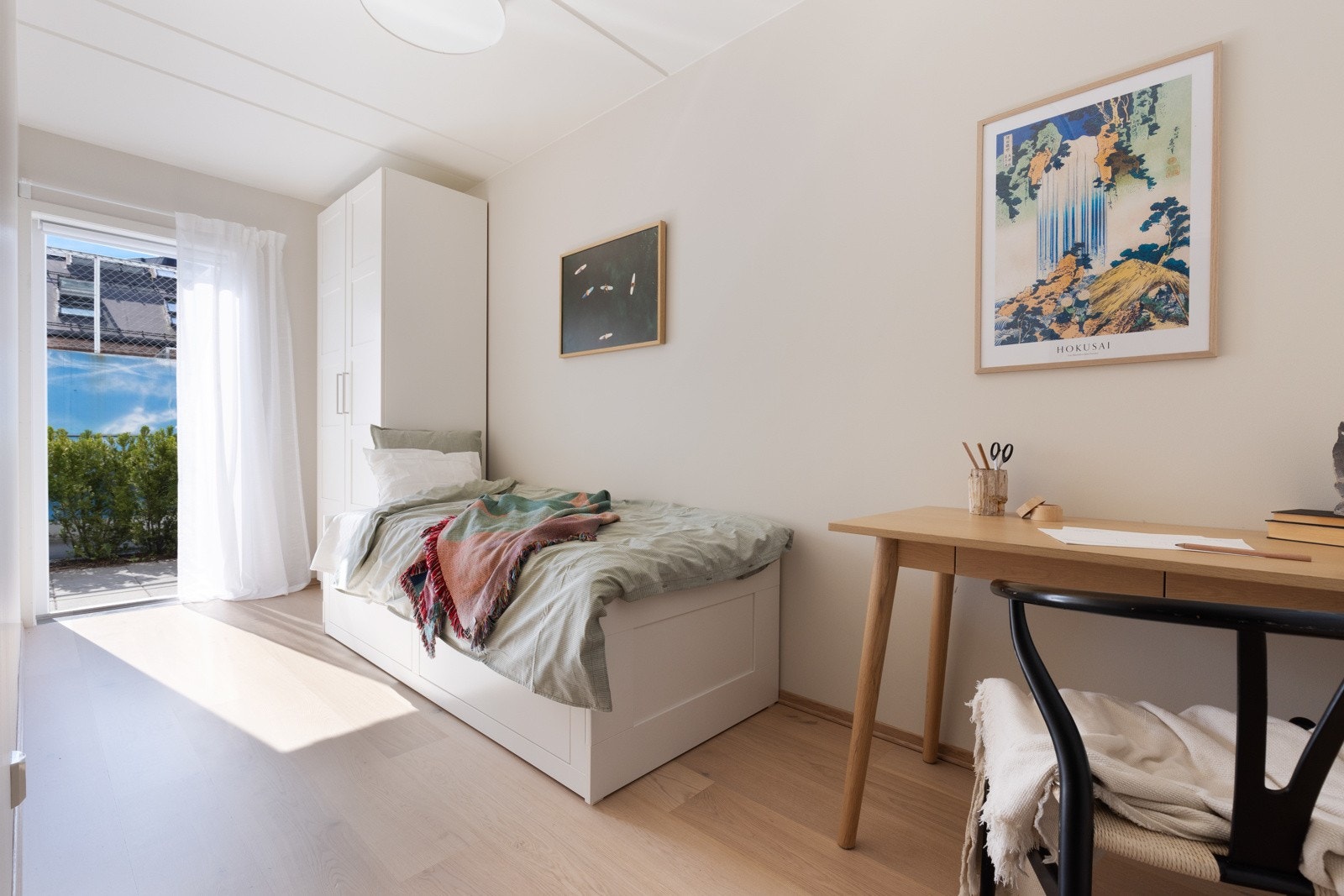 Fint lysinnslipp sørger for ekstra god og luftig atmosfære. Galleribilde