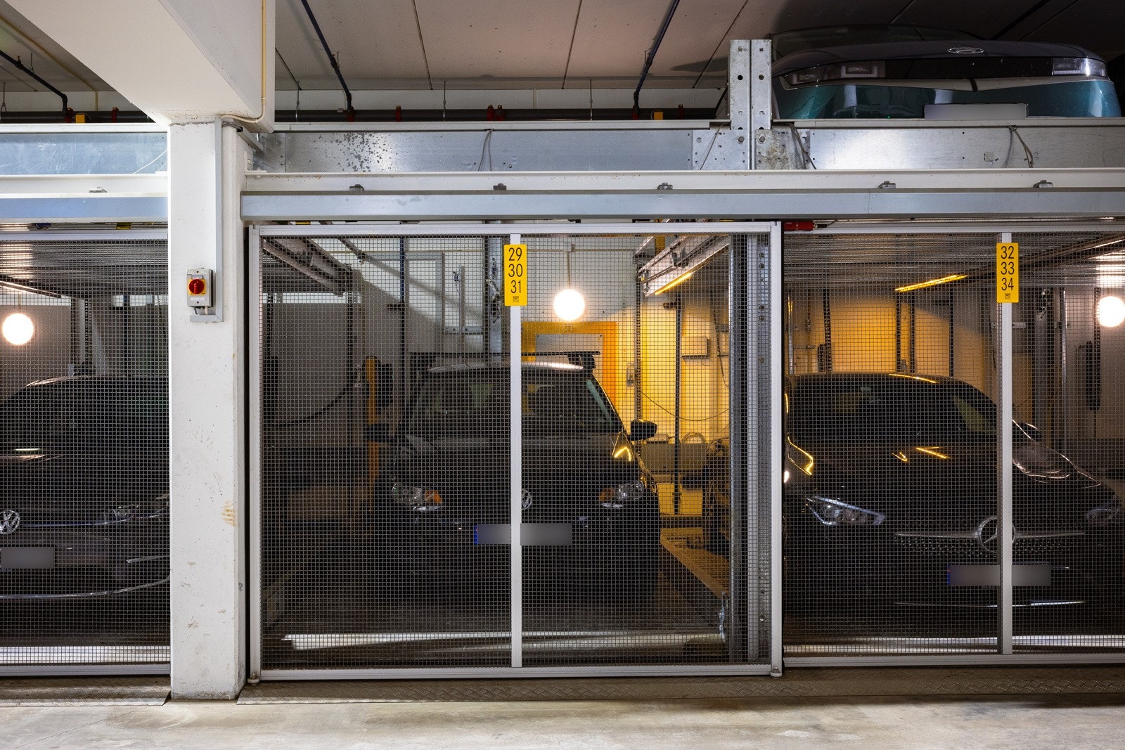 Kjøper gis opsjon på kjøp av selgers garasjeplass med el-billader for kr. 300.000,- i felles garasjeanlegg- Pengeskapsfabrikken parkeringshus. Galleribilde