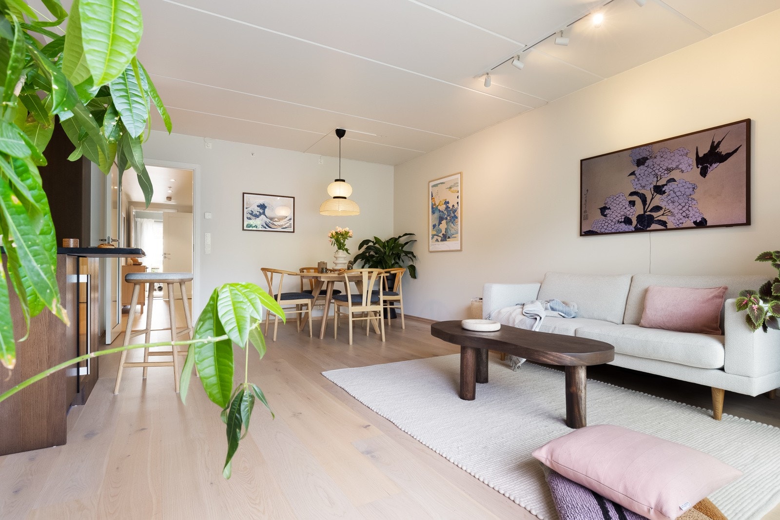 Flott og innbydende stue med gode møbleringsmuligheter. Galleribilde