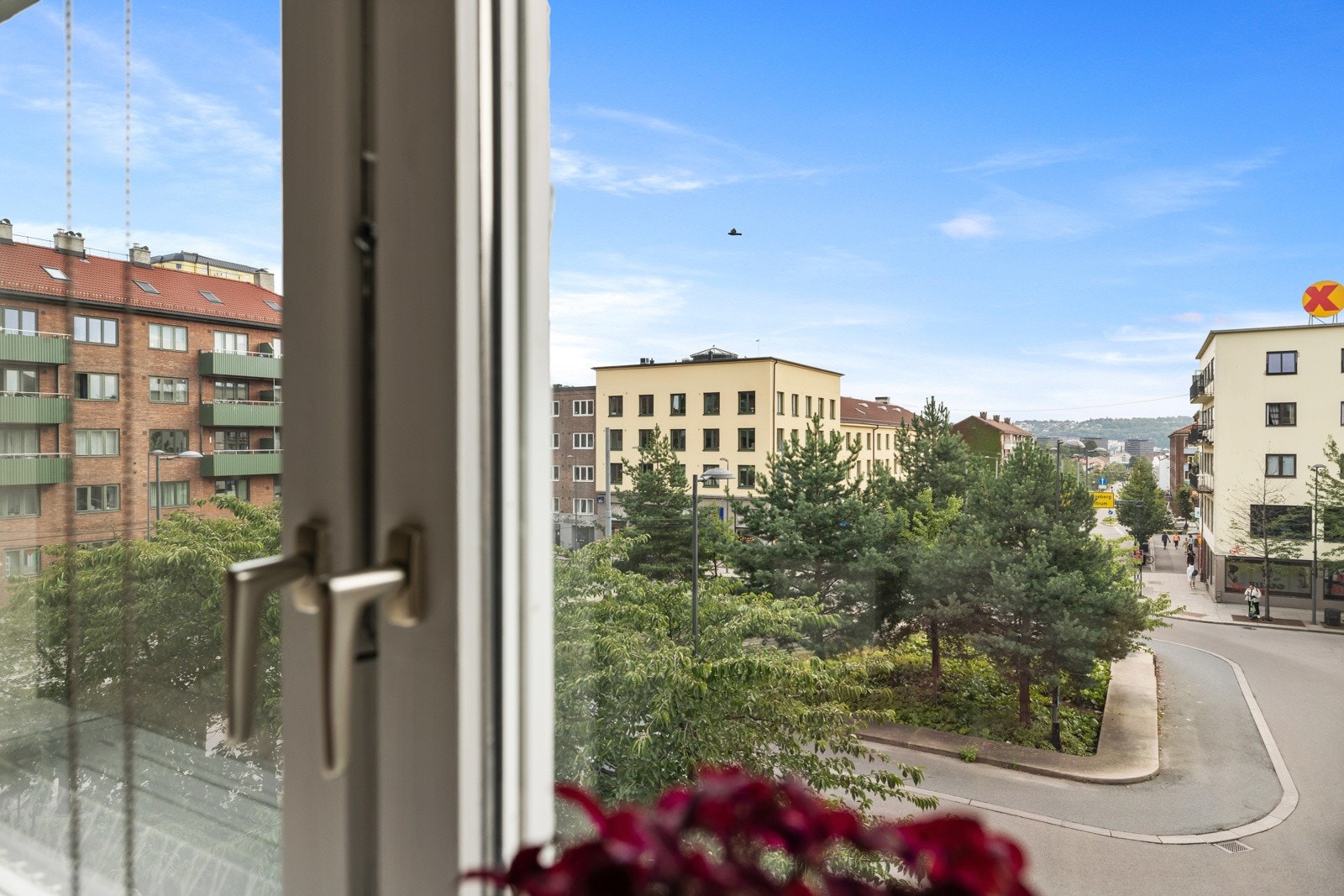 Utsyn fra stuevindu. Galleribilde