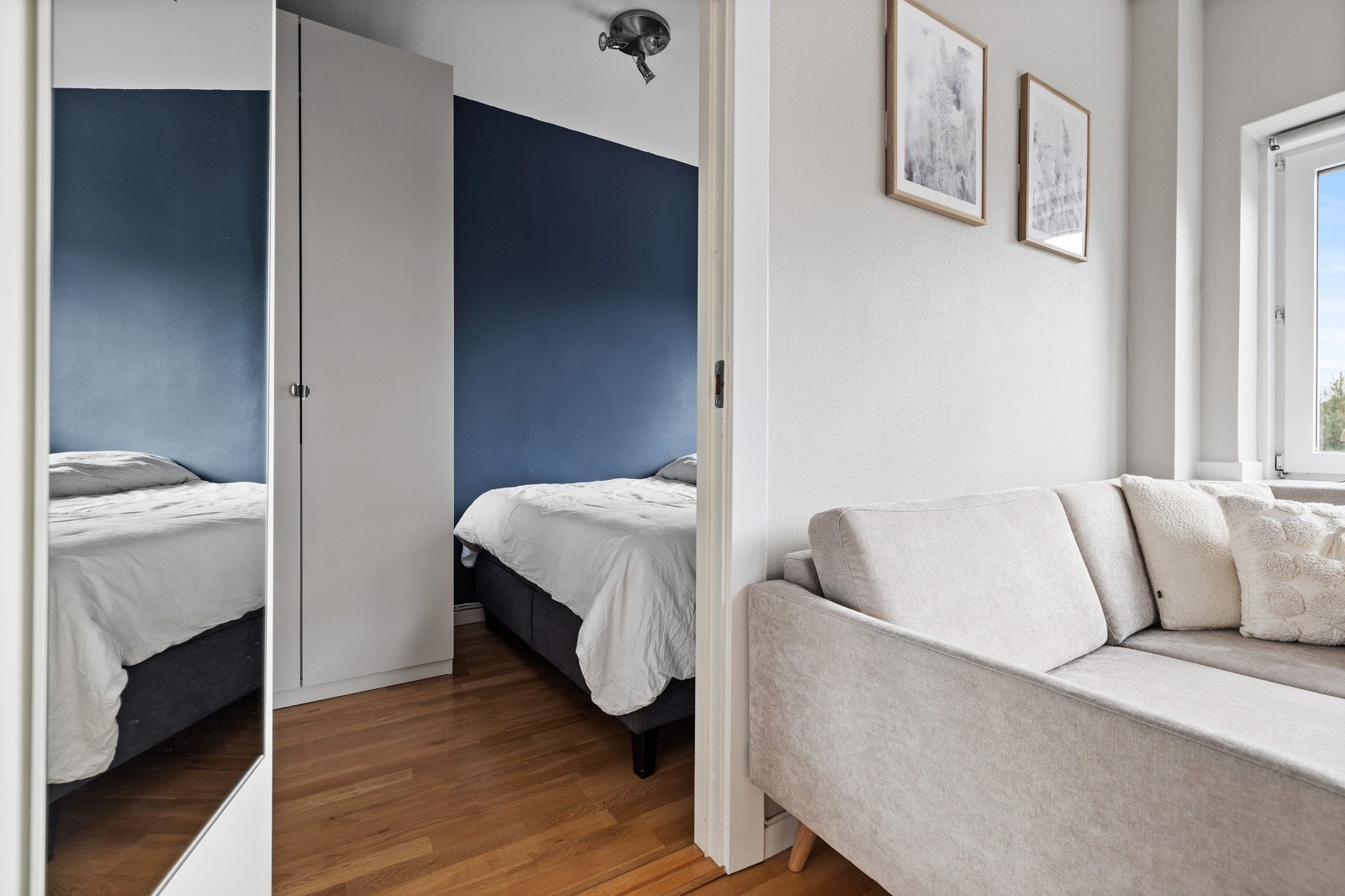 Fra stuen er det videre adkomst til soverommet. Galleribilde