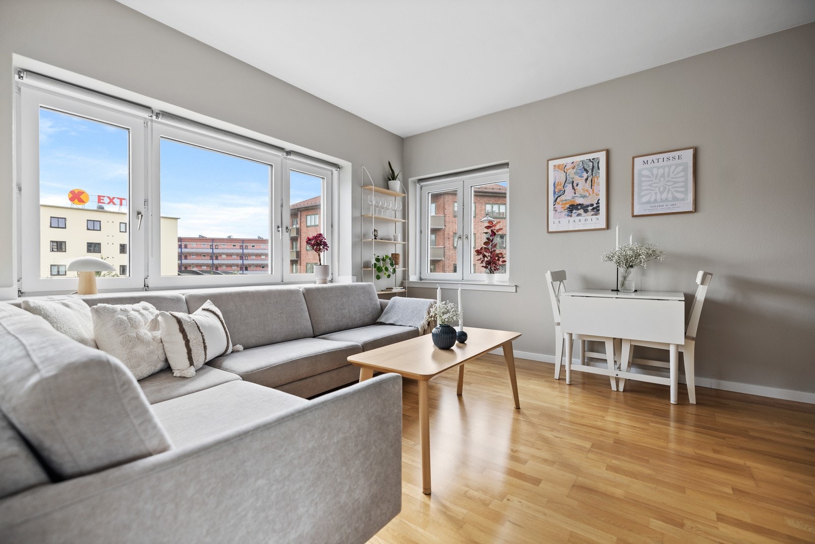 En lys og delikat 2-roms hjørneleilighet med god planløsning og tidsriktig standard. Galleribilde