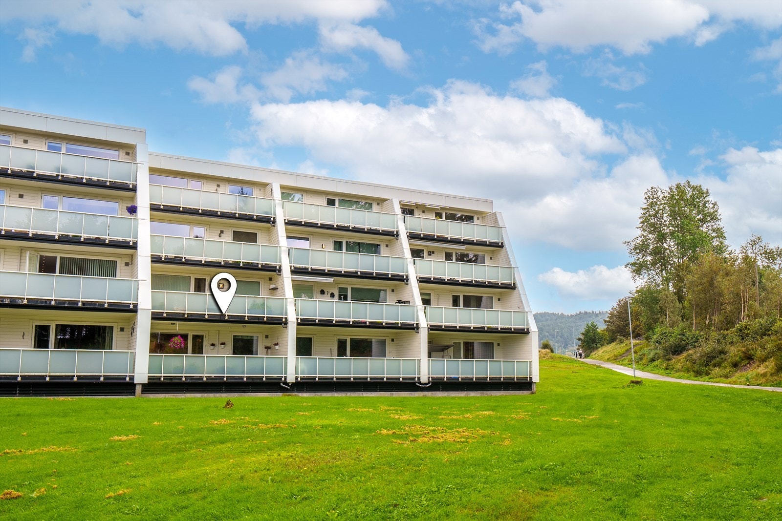 En flott og innholdsrik leilighet i 1. etasje Galleribilde