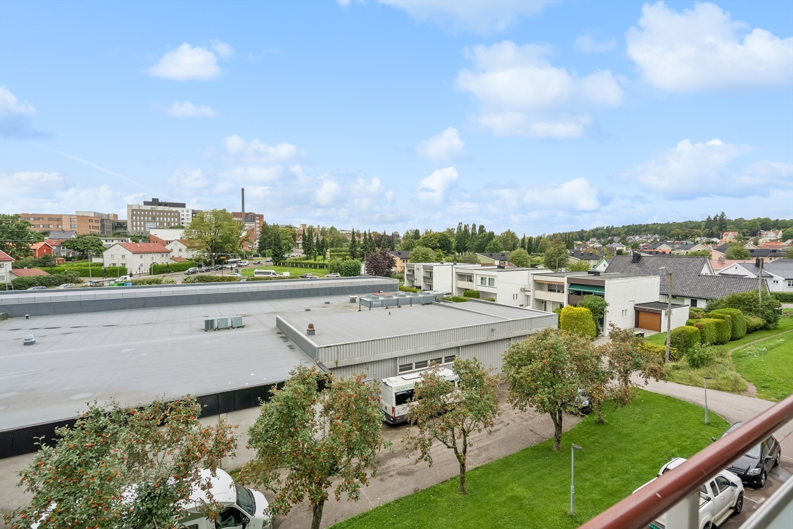 Vidstrakt utsikt over nabolaget. Galleribilde