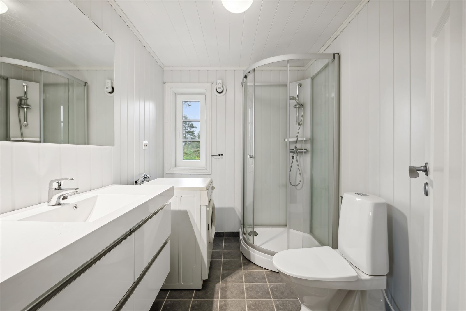 Bad/vaskerom (rommet er ikke byggesøkt, se salgsoppgave for mer info) Galleribilde