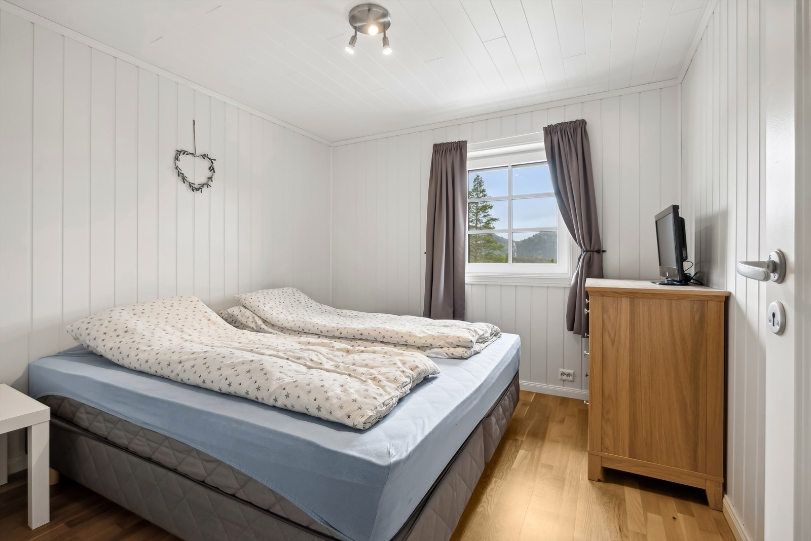 Det er tre soverom i hytten Galleribilde