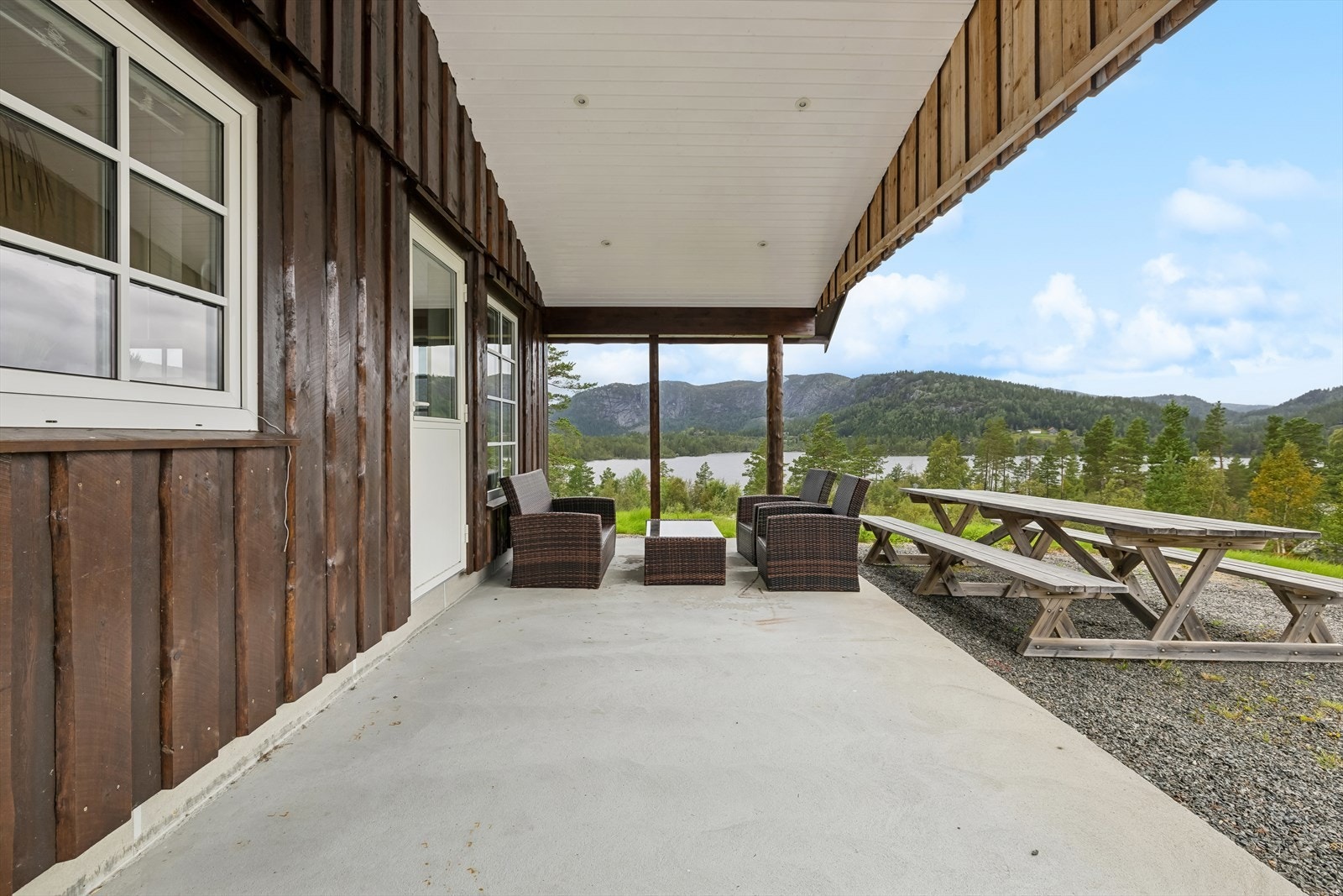 Overbygd uteplass Galleribilde