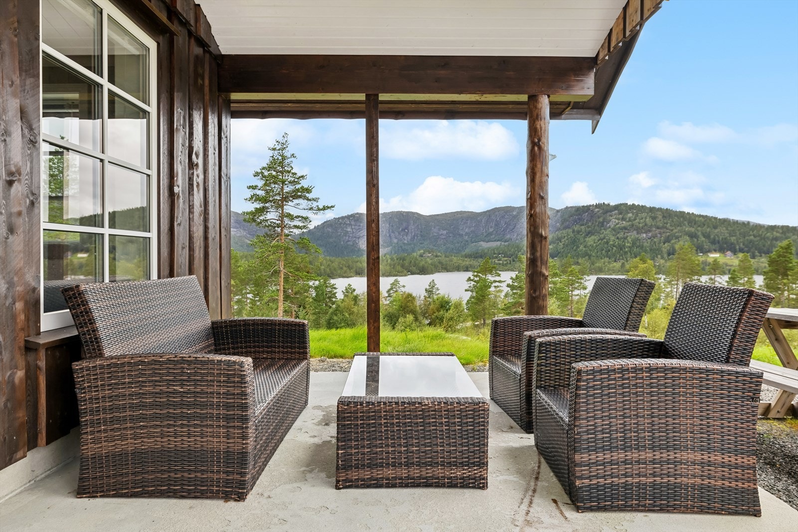 Solrikt beliggende med fritt utsyn og gode solforhold Galleribilde