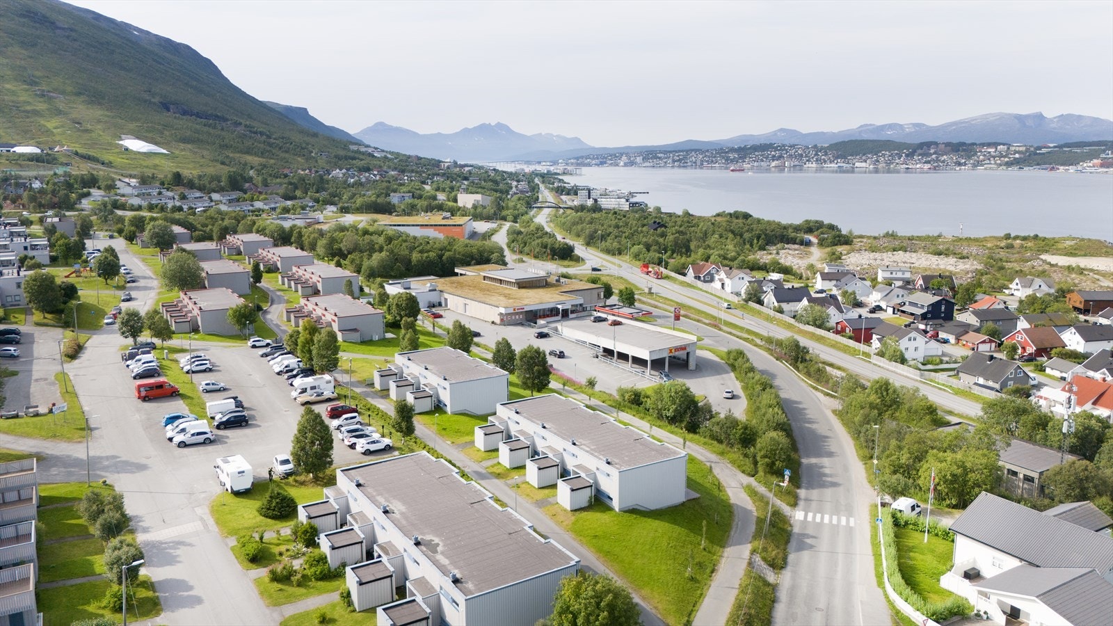 Coop Extra og Krokensenteret ligger kun et steinkast unna boligen. Galleribilde