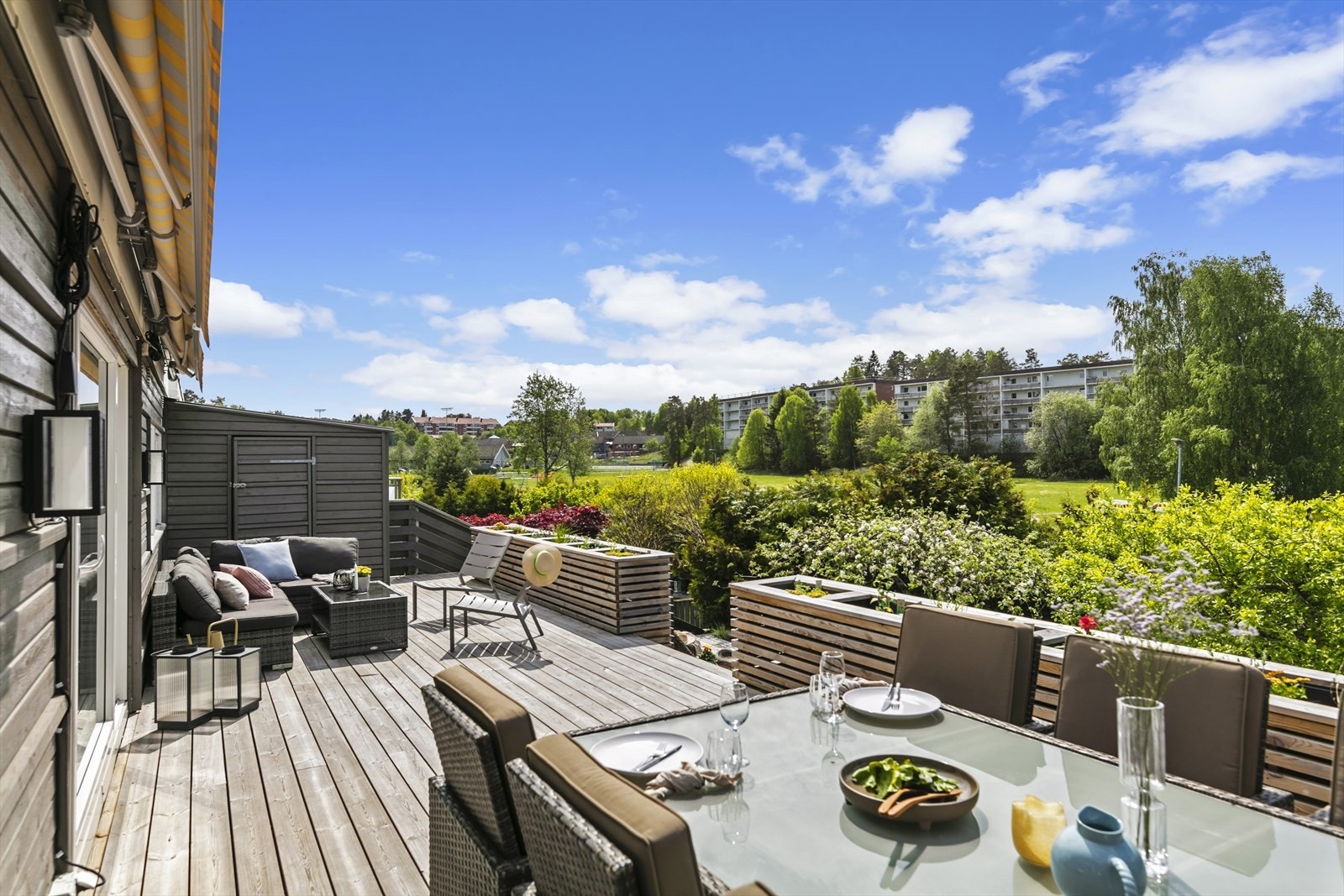 - God plass til sommerfest med venner og familie - Galleribilde