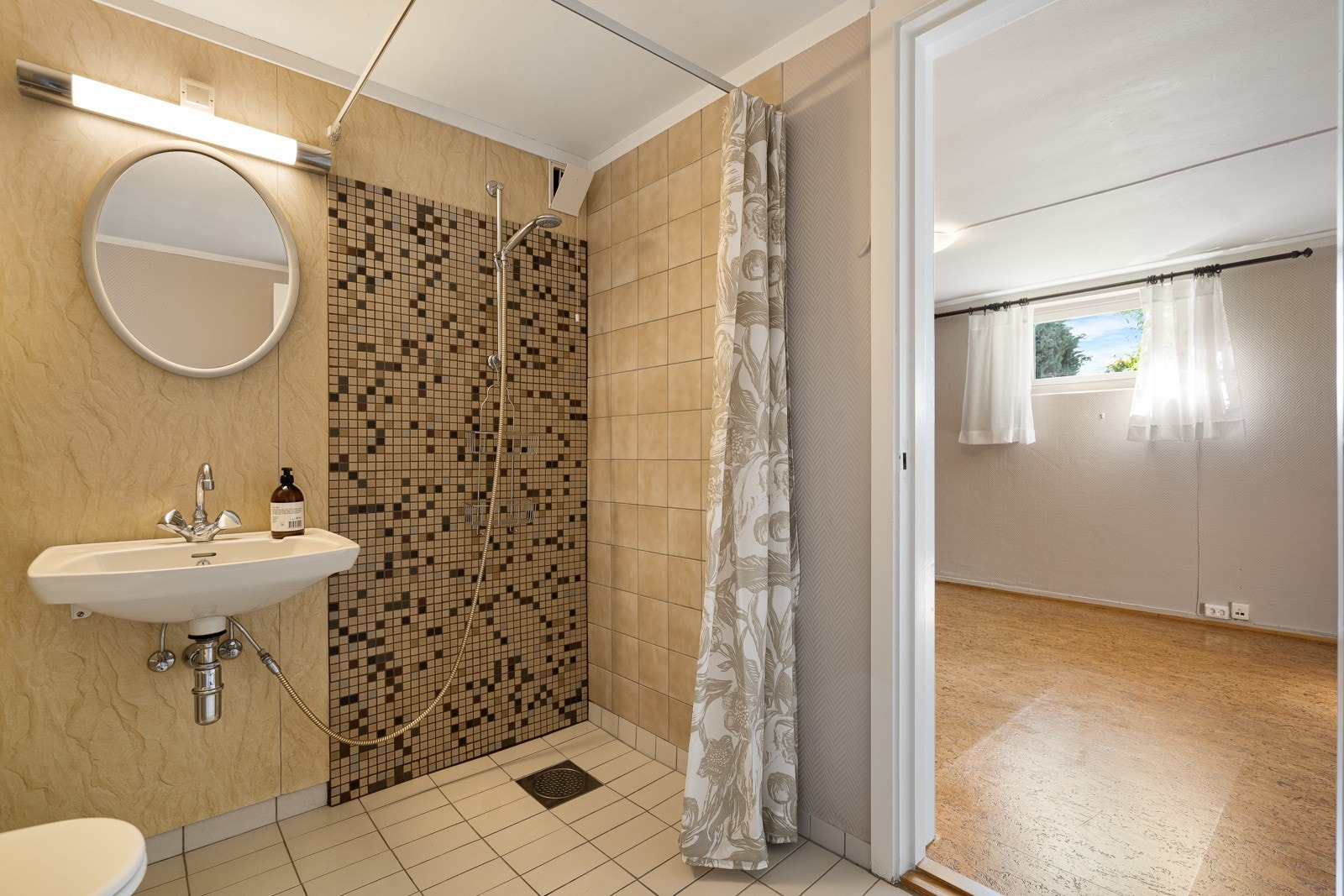 Innredet rom i kjelleren Galleribilde