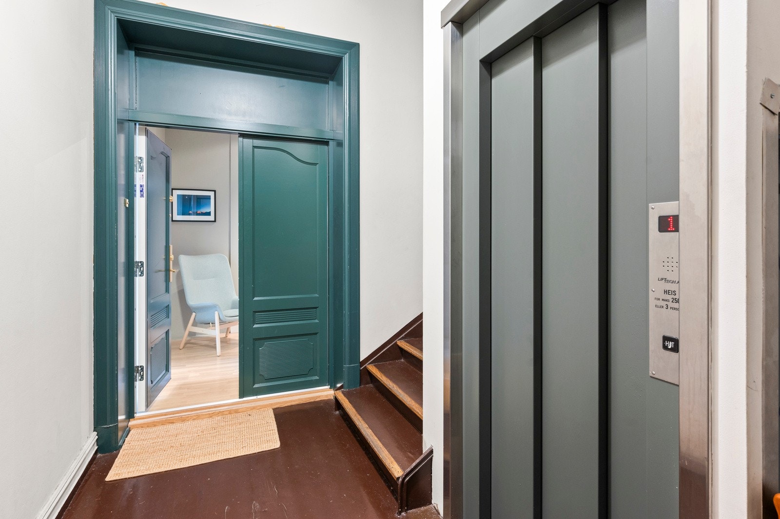 Heis i bygget gjør hverdagen enklere. Heisen starter fra byggets høye 1.etasje. Galleribilde